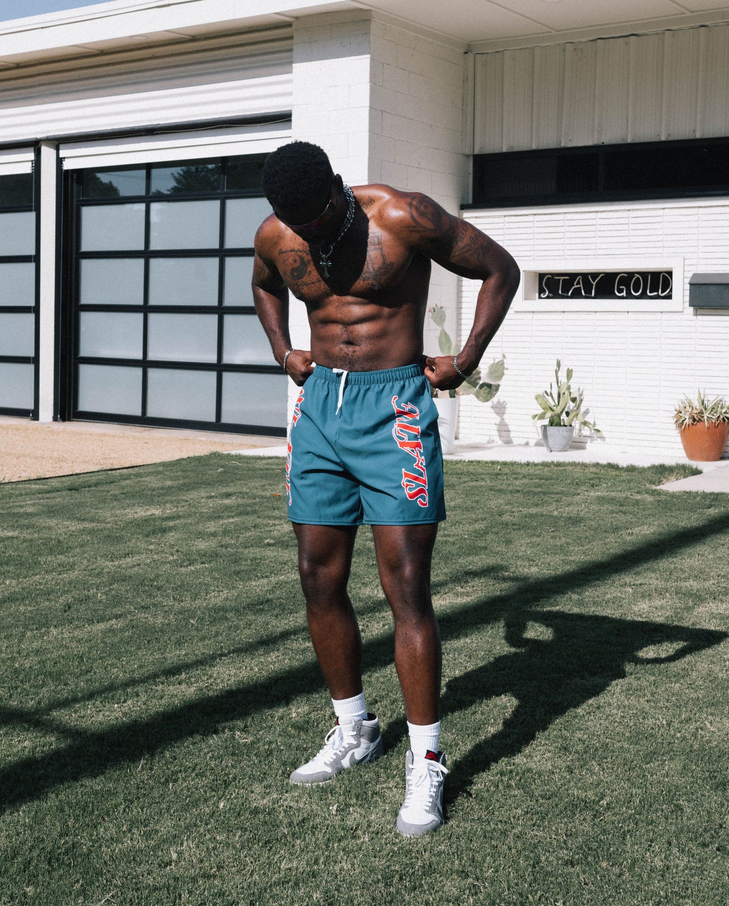 SLATE LOGO SHORTS GREEN/RED